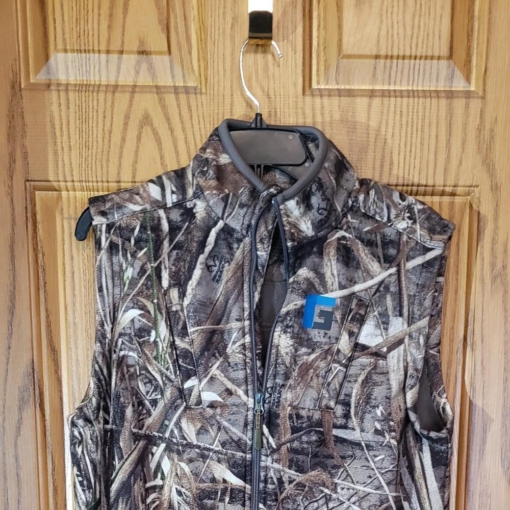Rogers Realtree fleece‎ camo zip up vest.